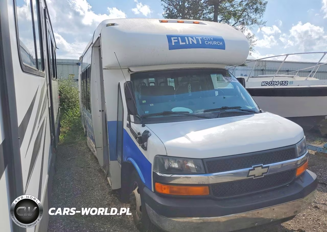 2005 Chevrolet Express Shuttle Bus VIN:1GBJG31U651146721 - 4