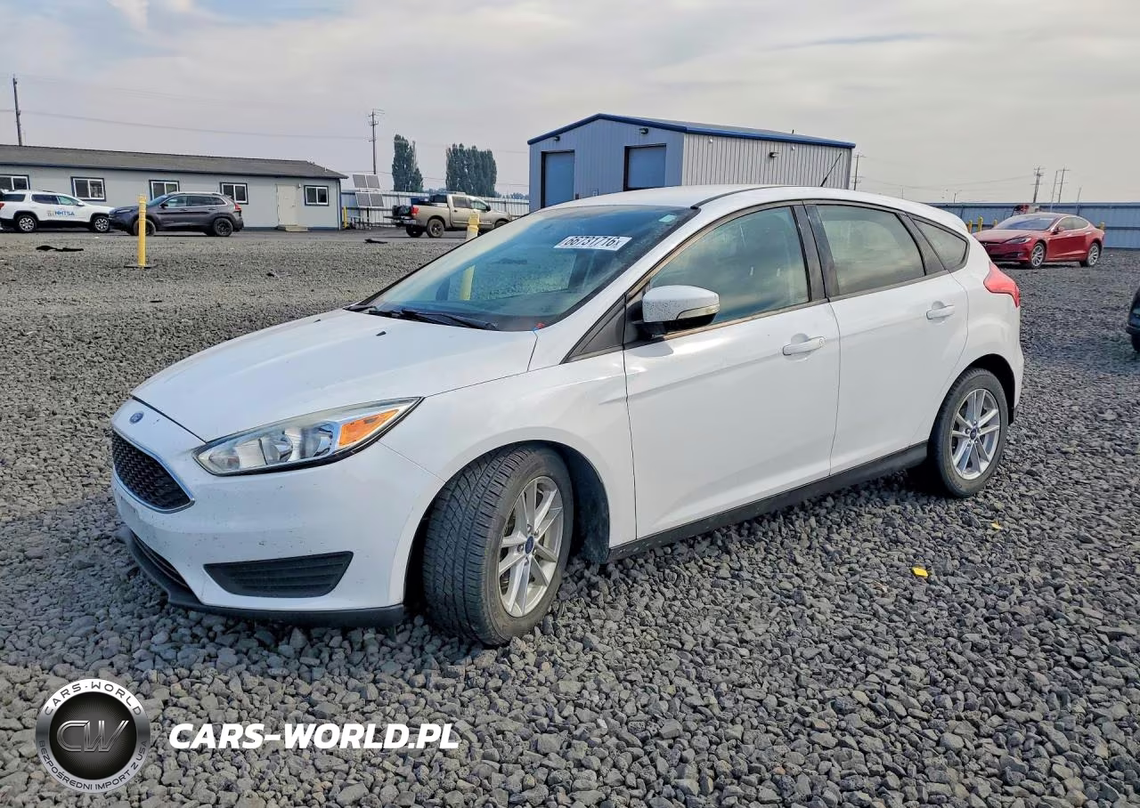2017 Ford Focus Se VIN:1FADP3K23HL308745 - 1