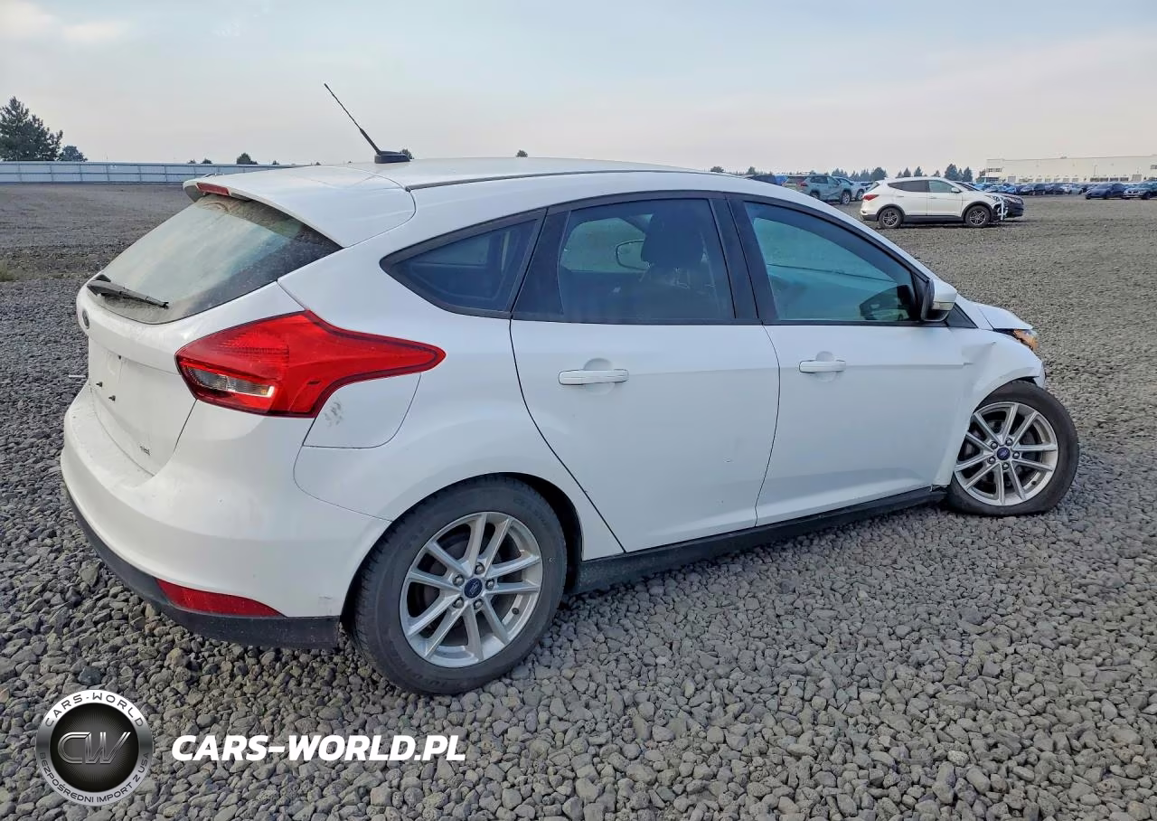 2017 Ford Focus Se VIN:1FADP3K23HL308745 - 3