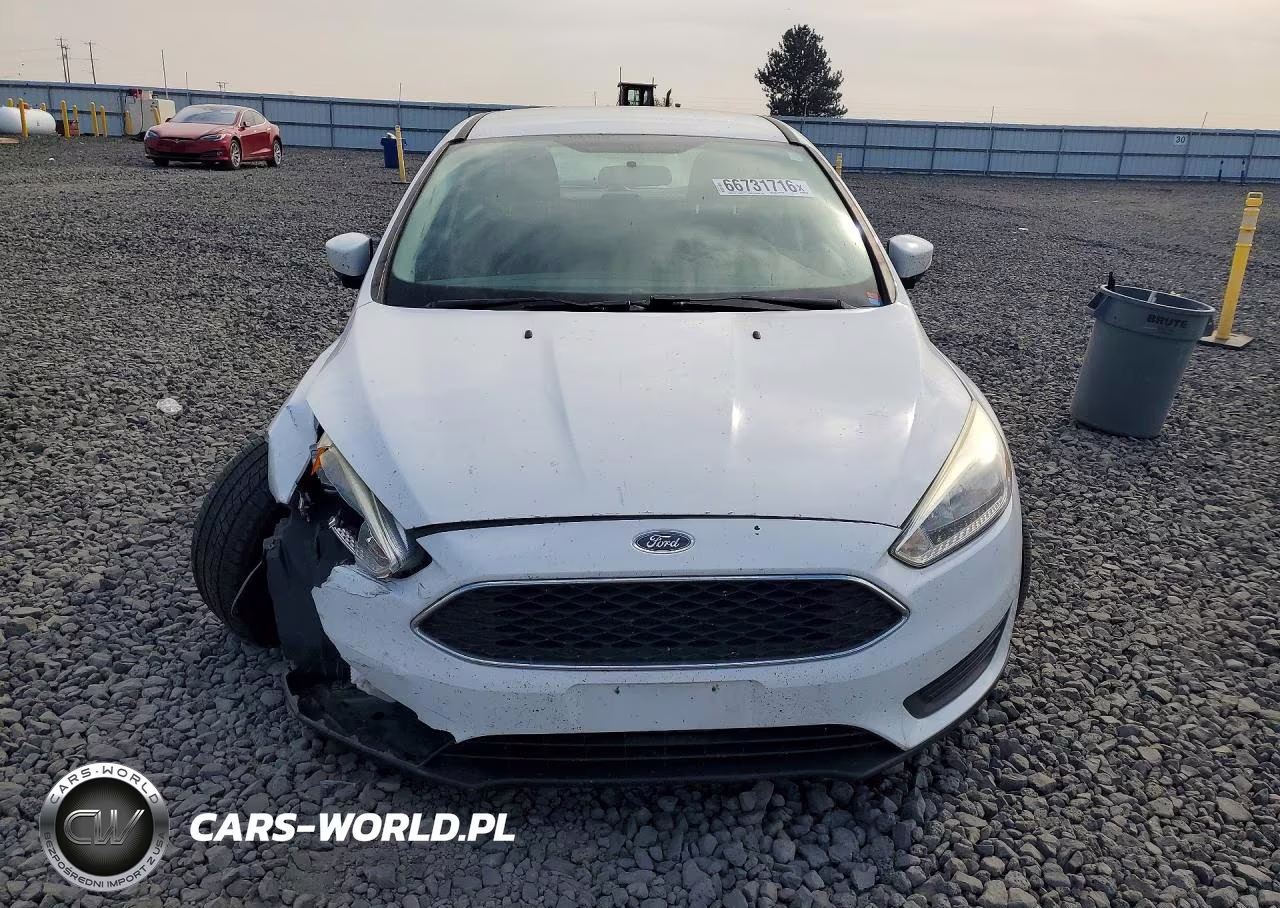 2017 Ford Focus Se VIN:1FADP3K23HL308745 - 5