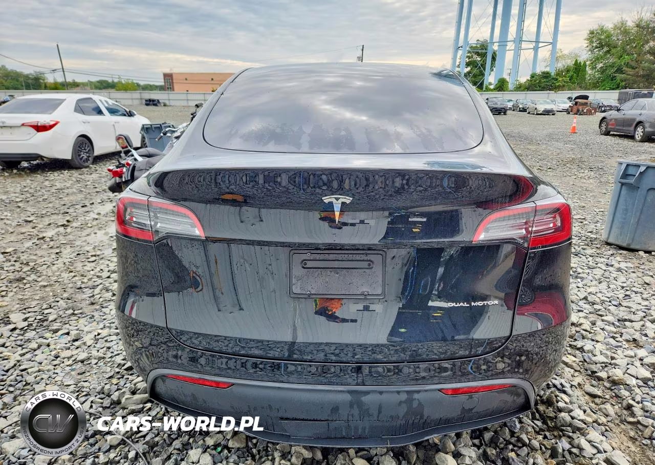 2023 Tesla Model Y VIN:7SAYGAEE2PF752421 - 6