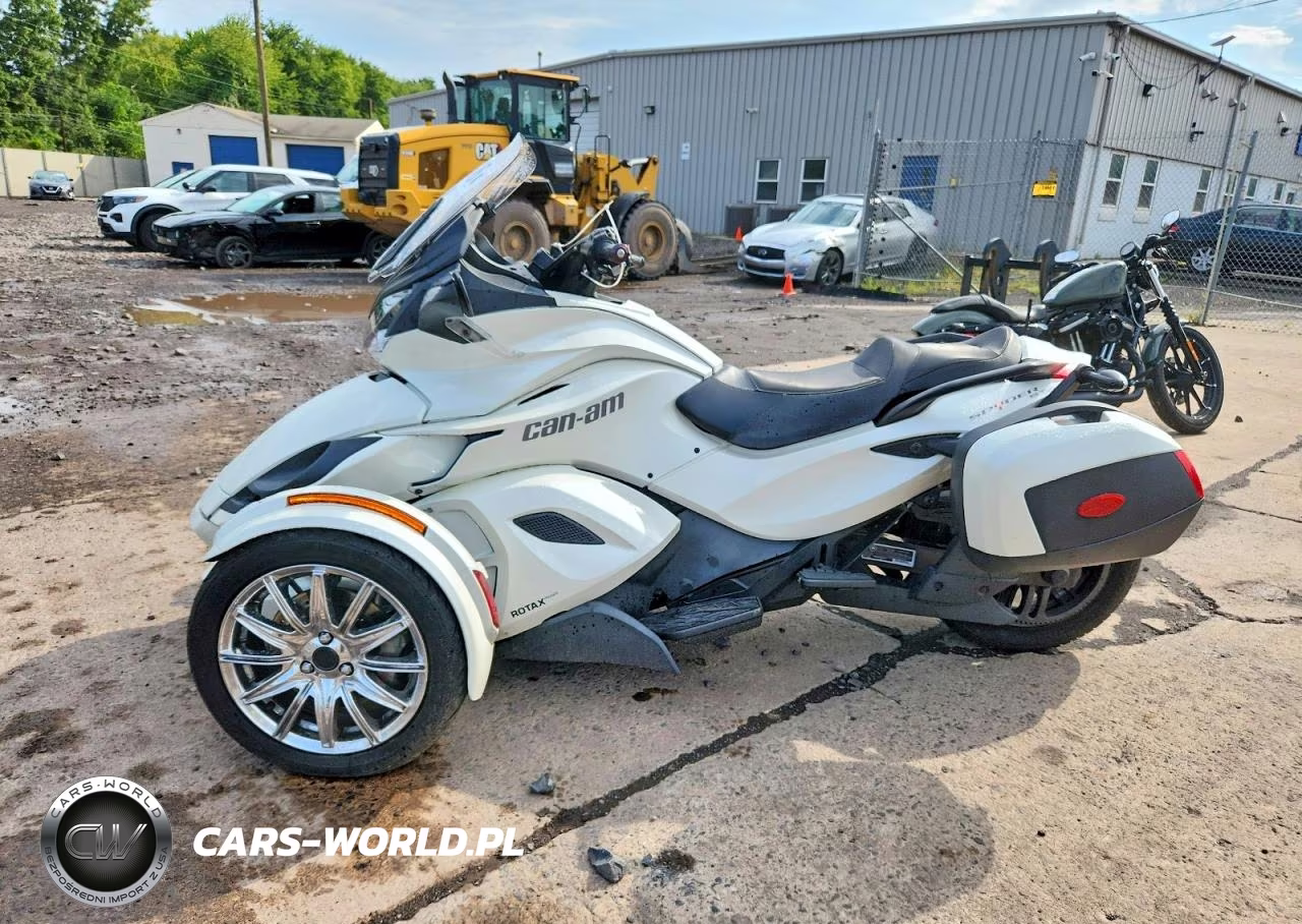 2015 Can-Am Spyder Roadster St VIN:2BXNCBC45FV000654 - 3