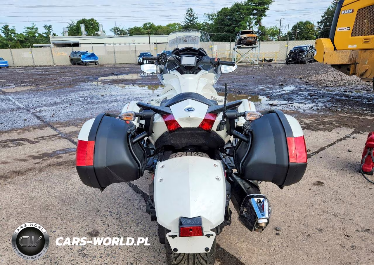 2015 Can-Am Spyder Roadster St VIN:2BXNCBC45FV000654 - 4