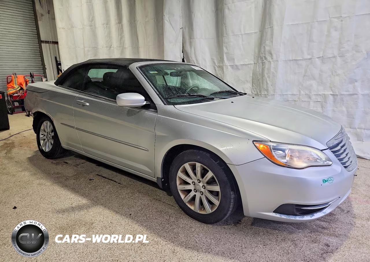 2011 Chrysler 200 Touring VIN:1C3BC2EB3BN589299 - 4