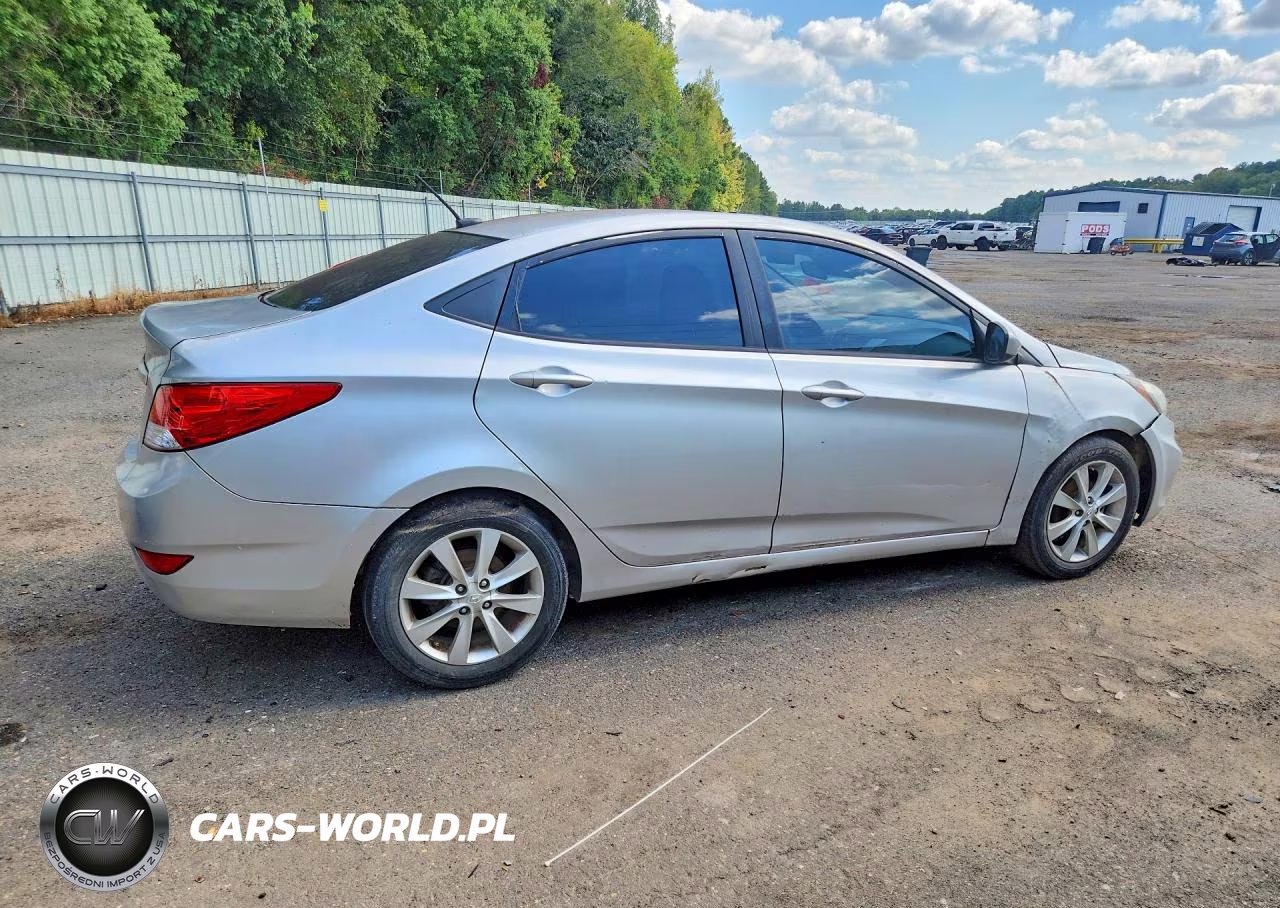 2013 Hyundai Accent Gls VIN:KMHCU4AE7DU462928 - 3