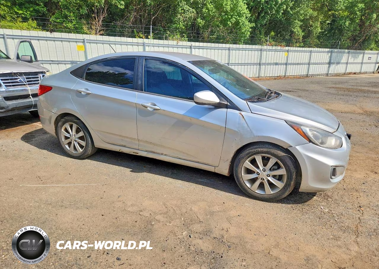 2013 Hyundai Accent Gls VIN:KMHCU4AE7DU462928 - 4