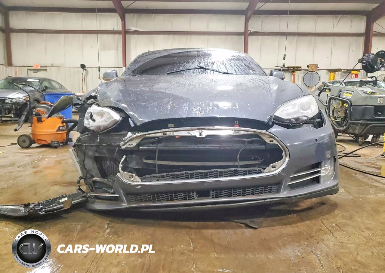 2014 Tesla Model S VIN:5YJSA1H25EFP63142 - 5