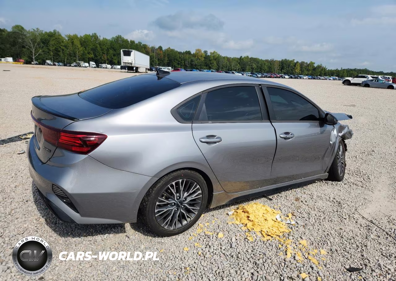 2023 Kia Forte Gt Line VIN:3KPF54AD1PE643365 - 3