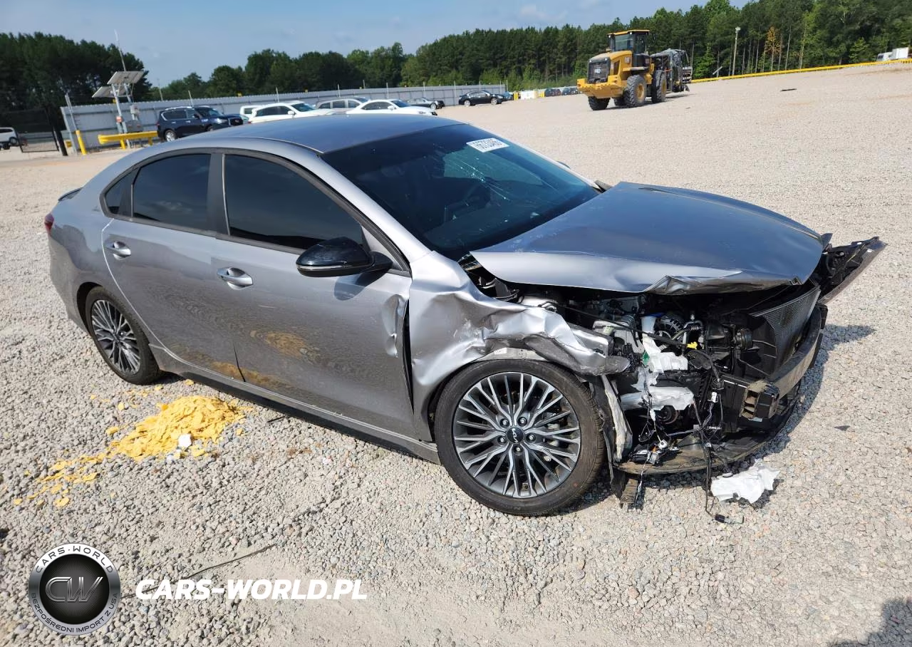 2023 Kia Forte Gt Line VIN:3KPF54AD1PE643365 - 4