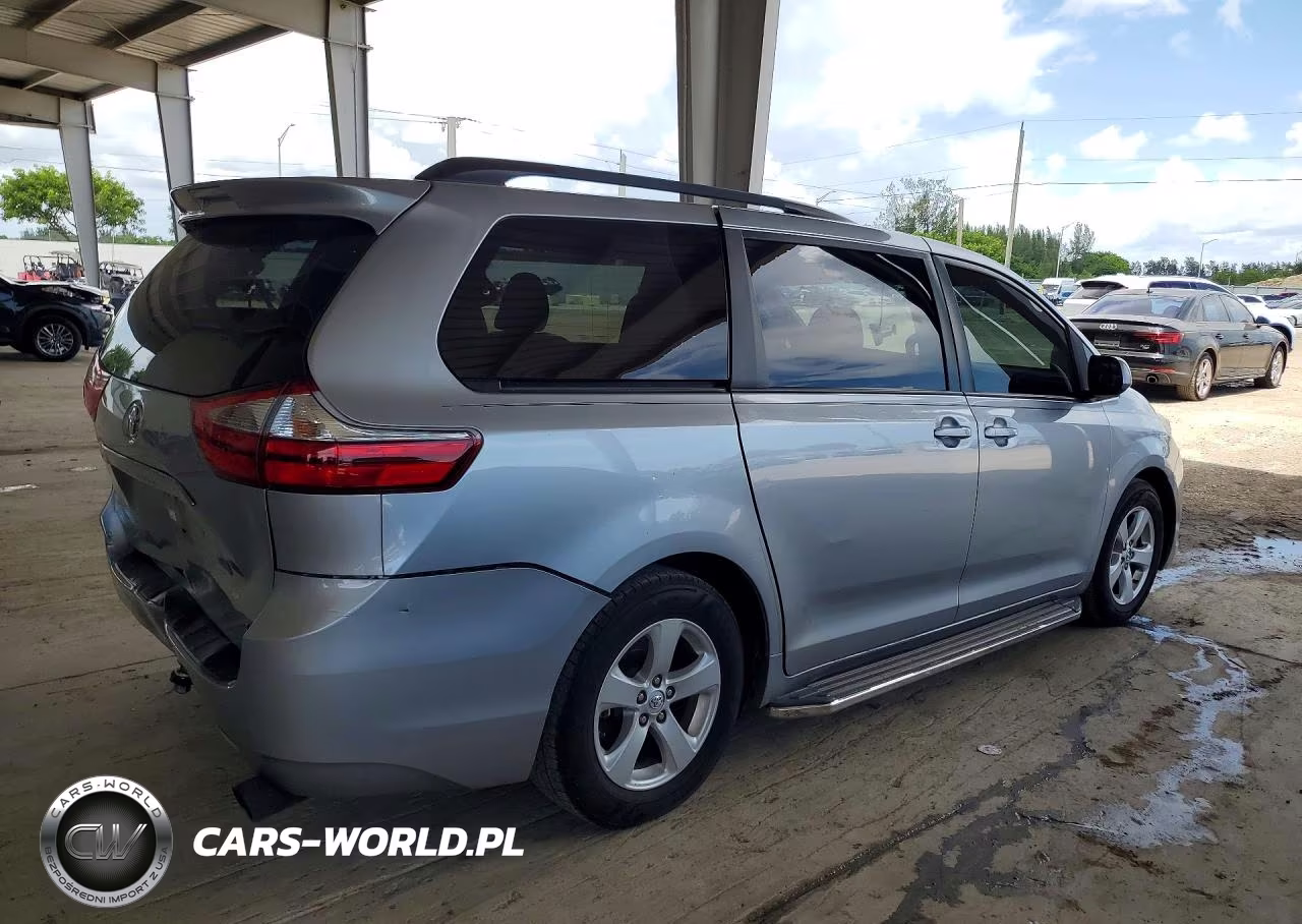 2017 Toyota Sienna Le VIN:5TDKZ3DC4HS882514 - 3