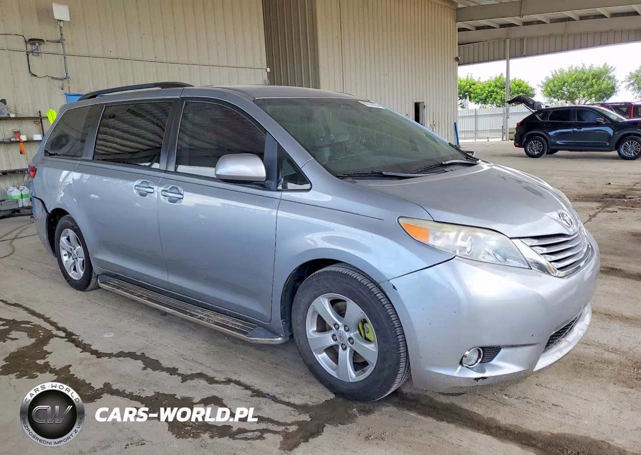 2017 Toyota Sienna Le VIN:5TDKZ3DC4HS882514 - 4