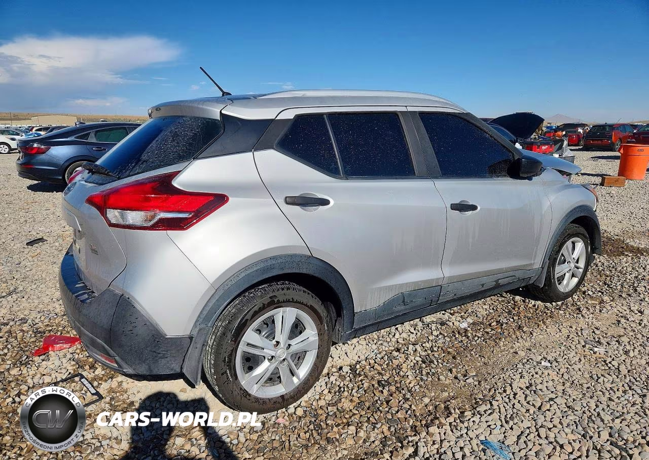 2019 Nissan Kicks S VIN:3N1CP5CU4KL566143 - 3