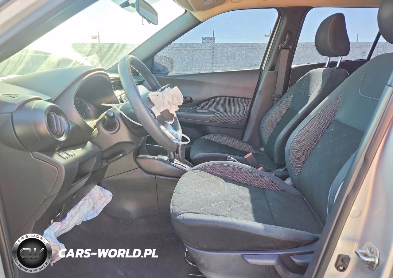 2019 Nissan Kicks S VIN:3N1CP5CU4KL566143 - 7