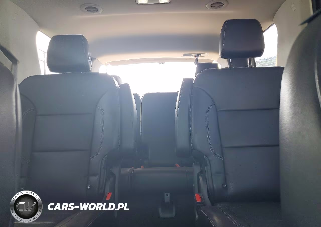 2018 Chevrolet Traverse Premier VIN:1GNERKKW6JJ270300 - 10