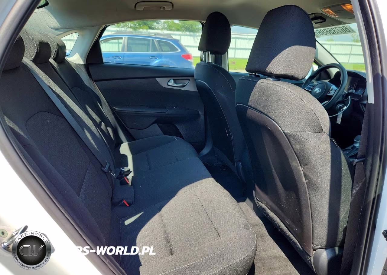2021 Kia Forte Lxs VIN:3KPF24AD8ME300881 - 10