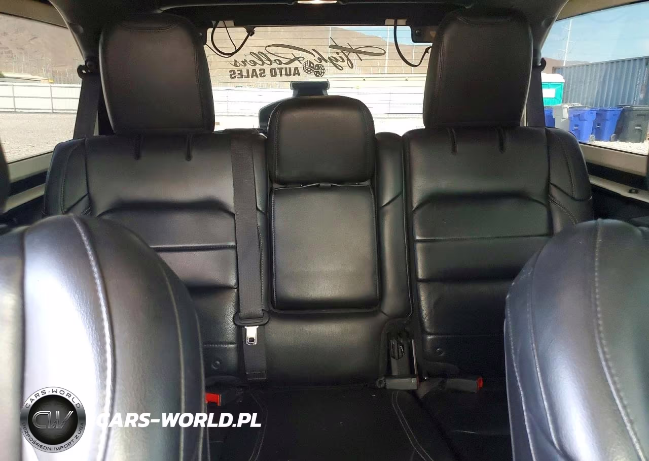2018 Jeep Wrangler Unlimited Sahara VIN:1C4HJXEG7JW108709 - 10