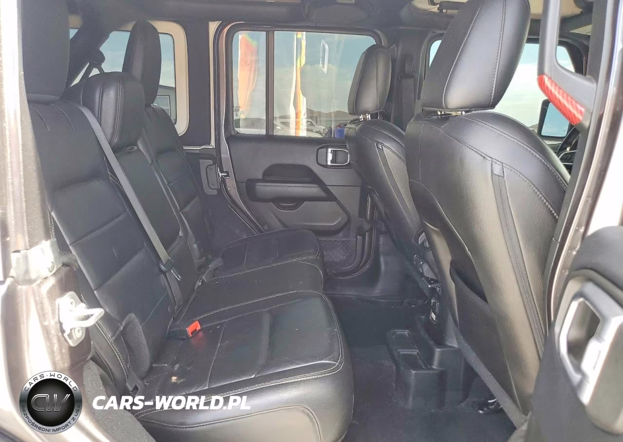 2018 Jeep Wrangler Unlimited Sahara VIN:1C4HJXEG7JW108709 - 11