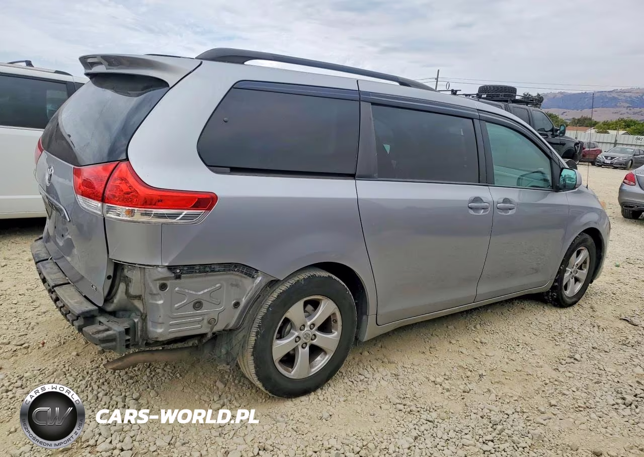 2012 Toyota Sienna Le VIN:5TDKK3DC4CS206920 - 3