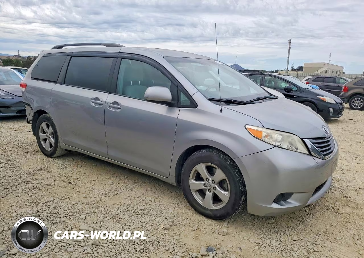 2012 Toyota Sienna Le VIN:5TDKK3DC4CS206920 - 4