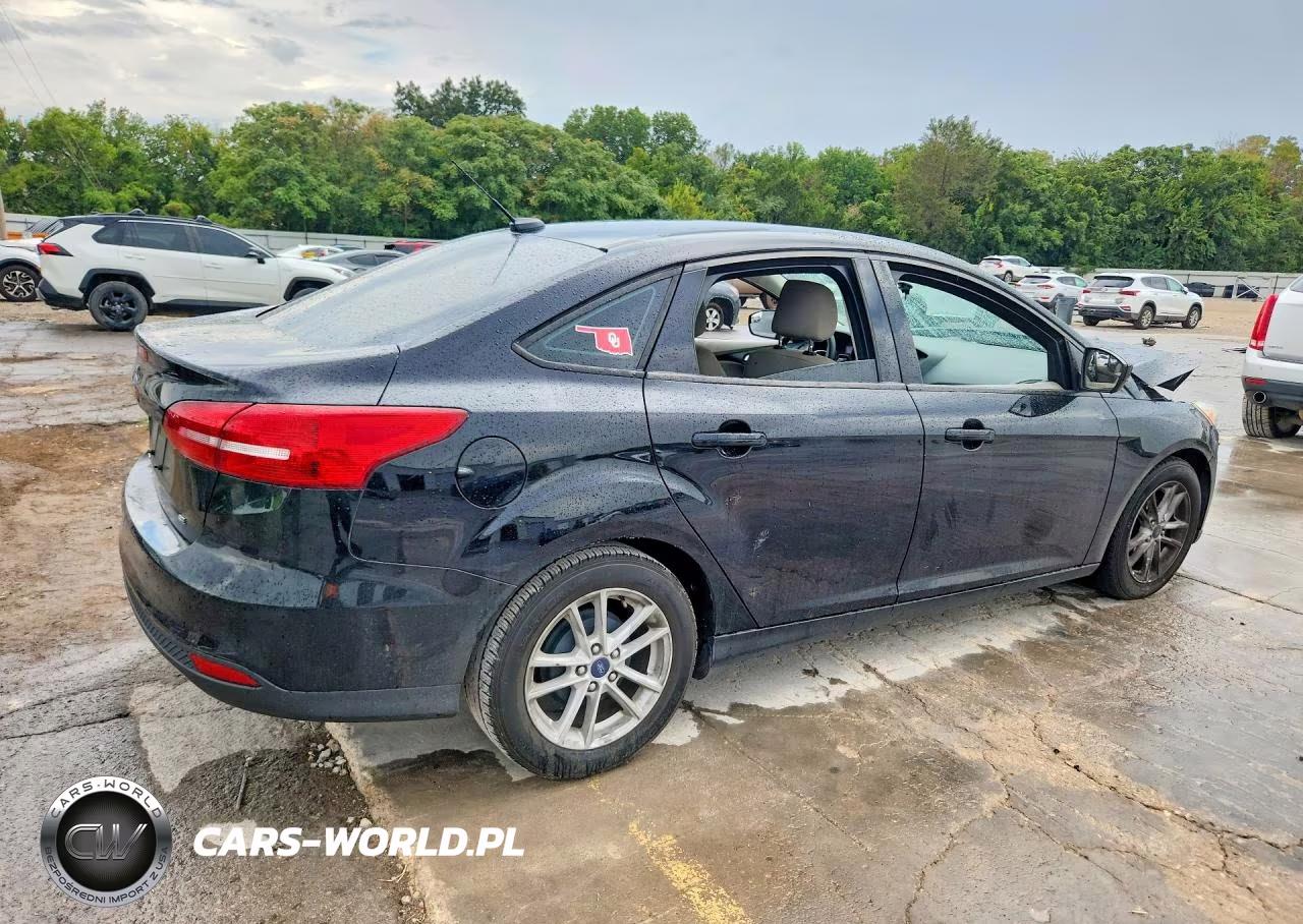 2018 Ford Focus Se VIN:1FADP3F28JL252981 - 3