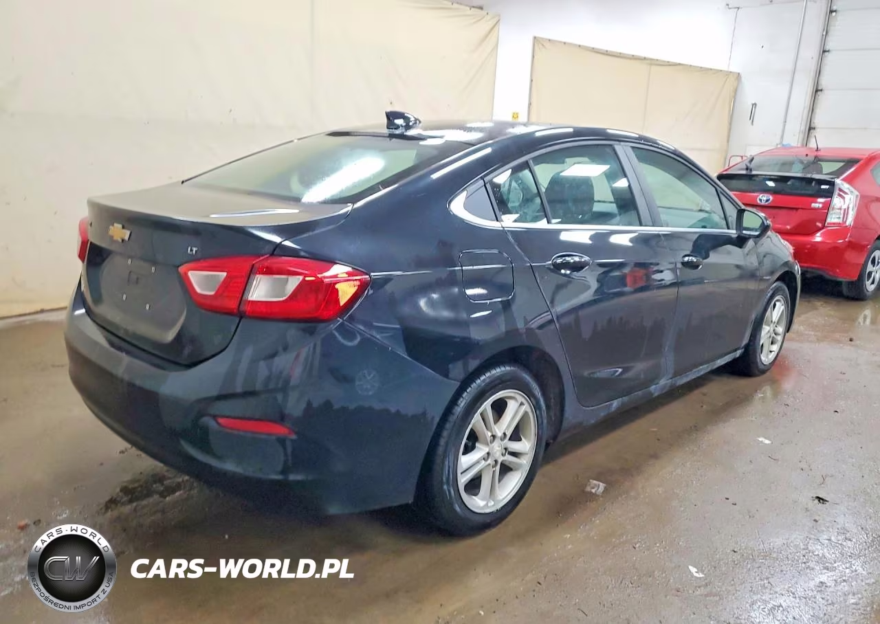 2018 Chevrolet Cruze Lt VIN:1G1BE5SM5J7182335 - 3