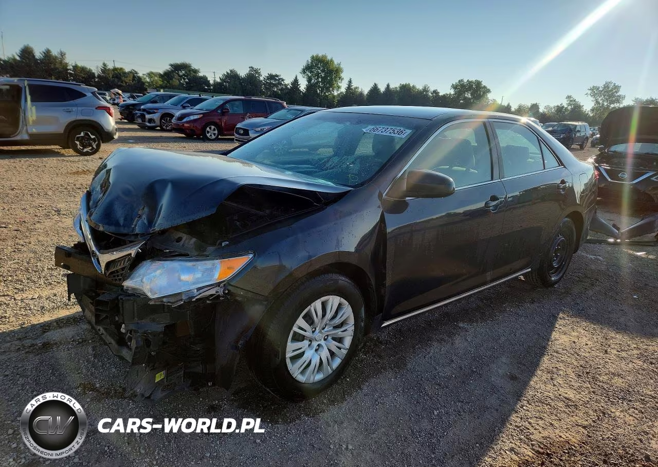 2013 Toyota Camry Le – zdjęcie 1 z 13