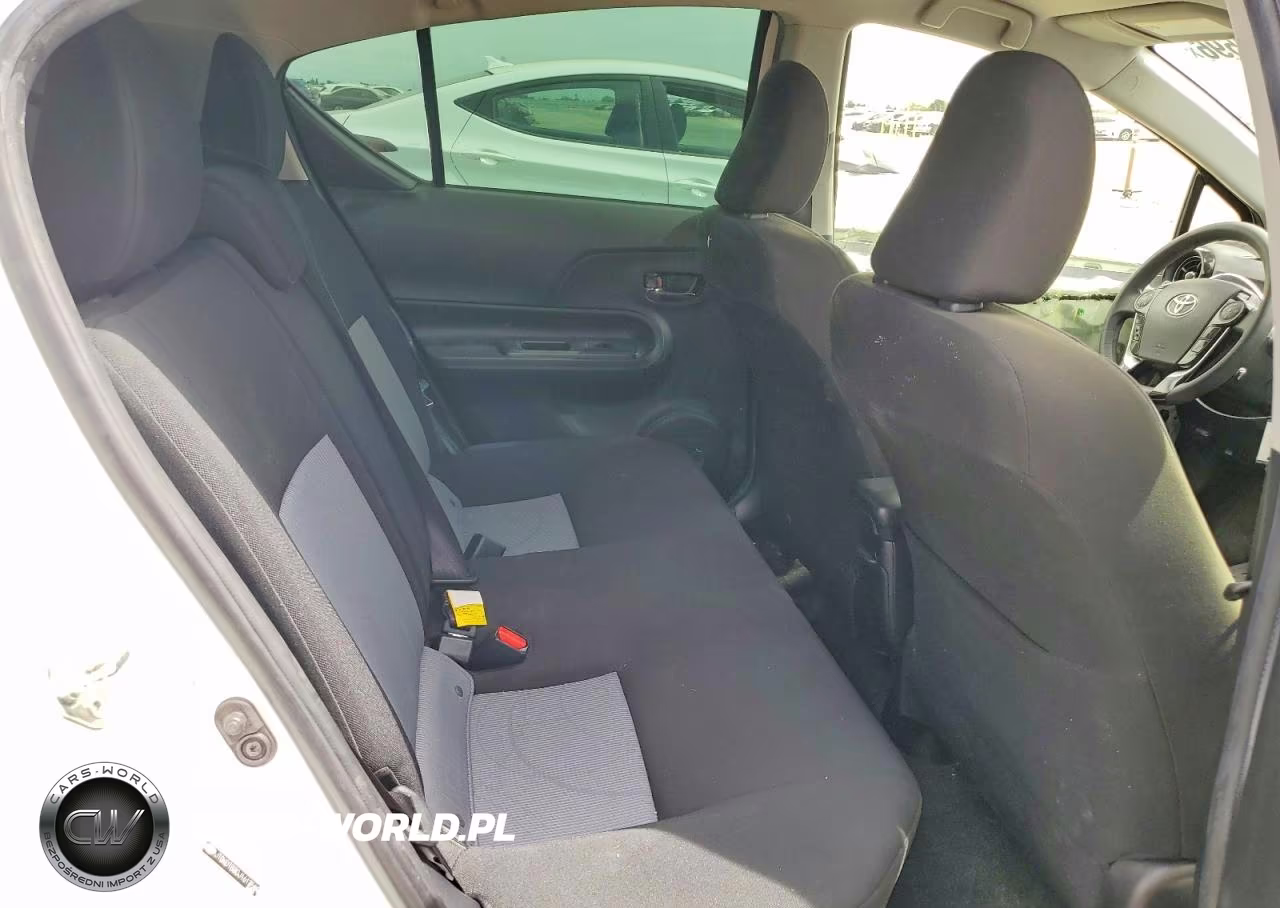 2018 Toyota Prius C Two VIN:JTDKDTB30J1613589 - 10