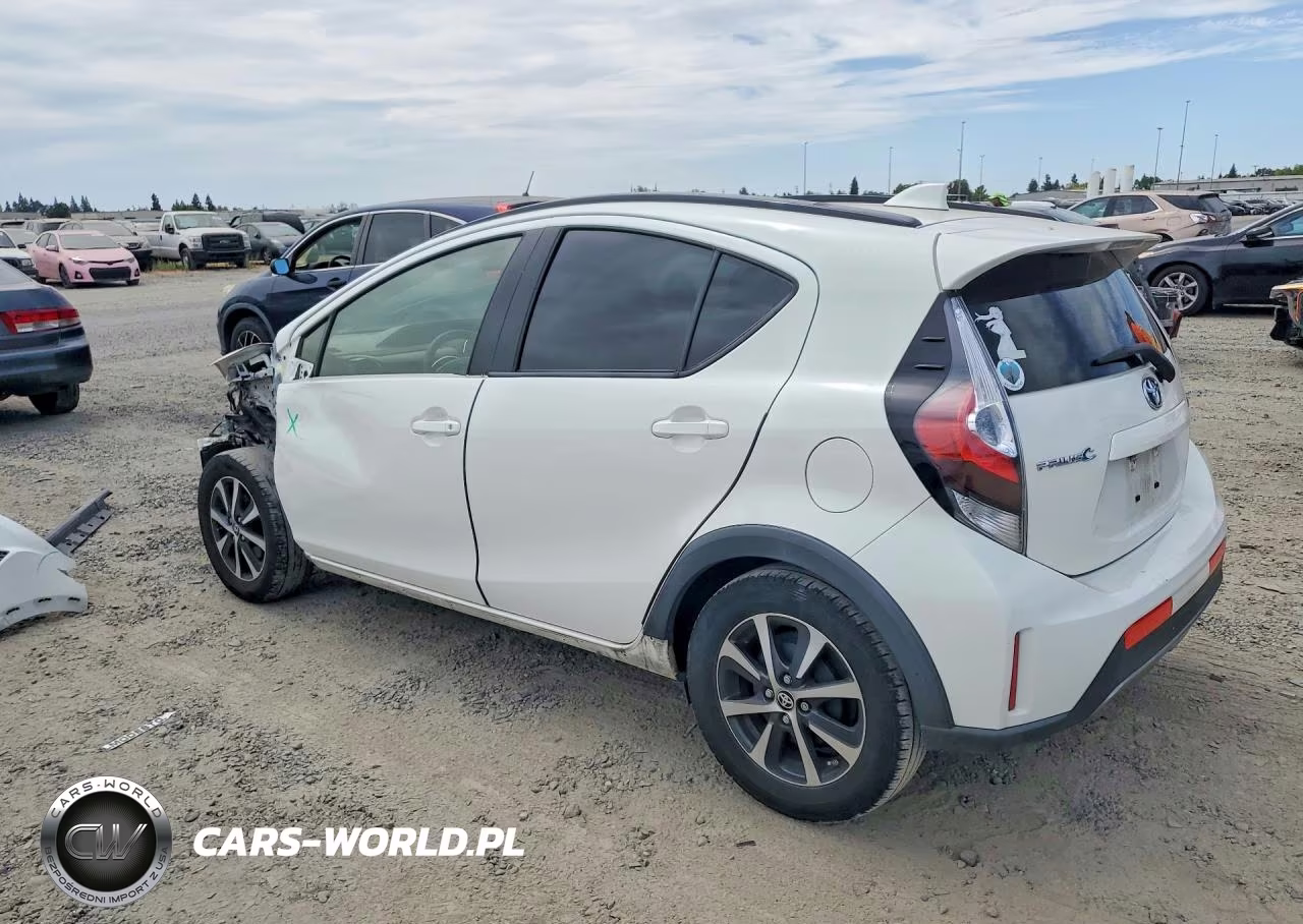 2018 Toyota Prius C Two VIN:JTDKDTB30J1613589 - 2