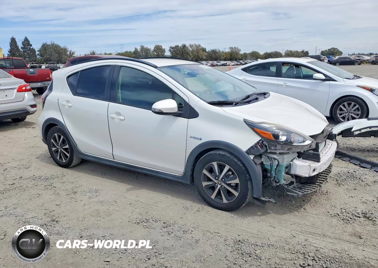 2018 Toyota Prius C Two VIN:JTDKDTB30J1613589 - 4