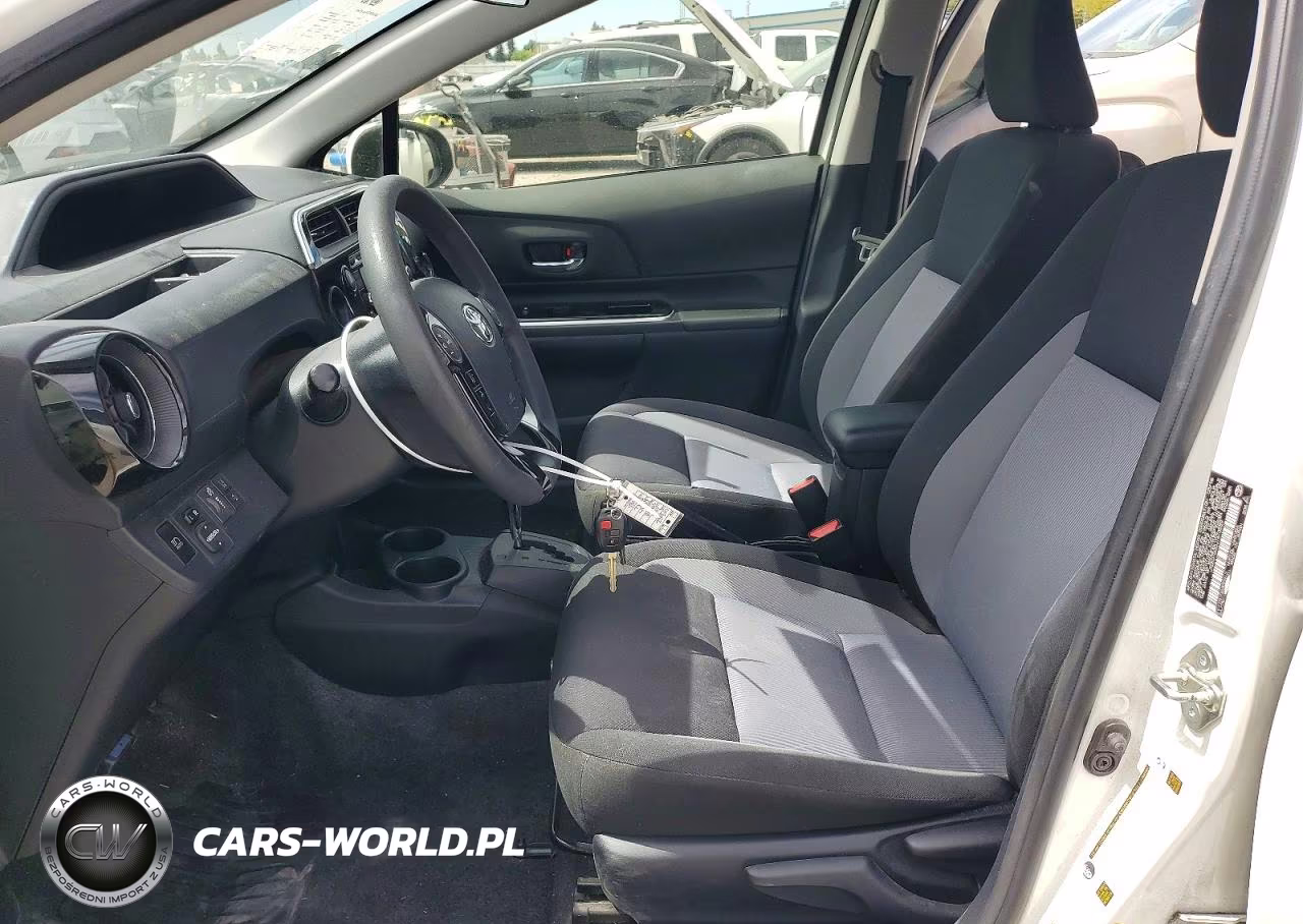 2018 Toyota Prius C Two VIN:JTDKDTB30J1613589 - 7