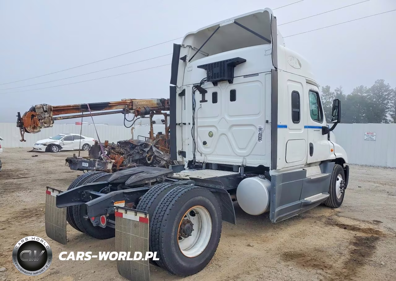 2016 Freightliner Cascadia 125 Semi Truck VIN:1FUBGLDVXGLHB4181 - 3