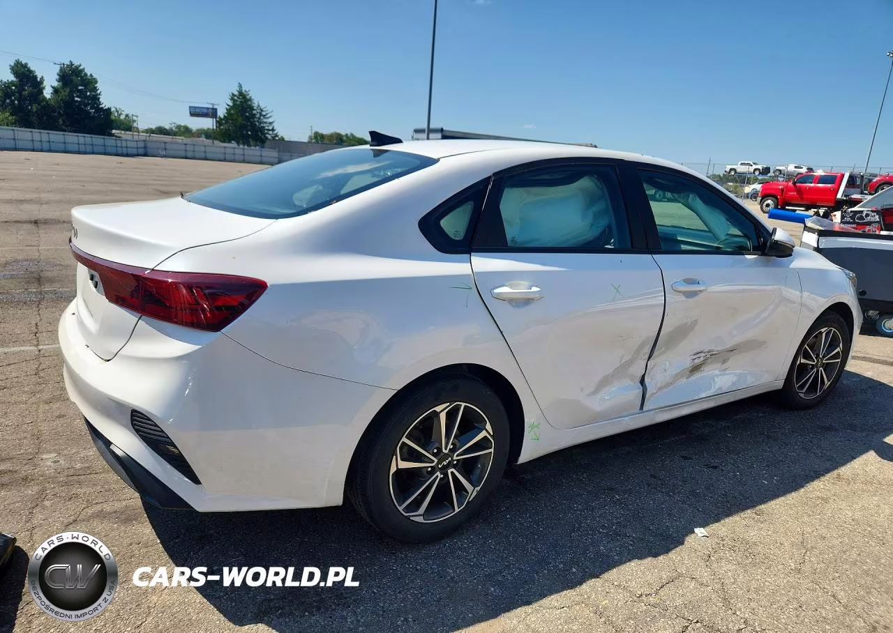 2022 Kia Forte Lxs VIN:3KPF24AD1NE465849 - 3