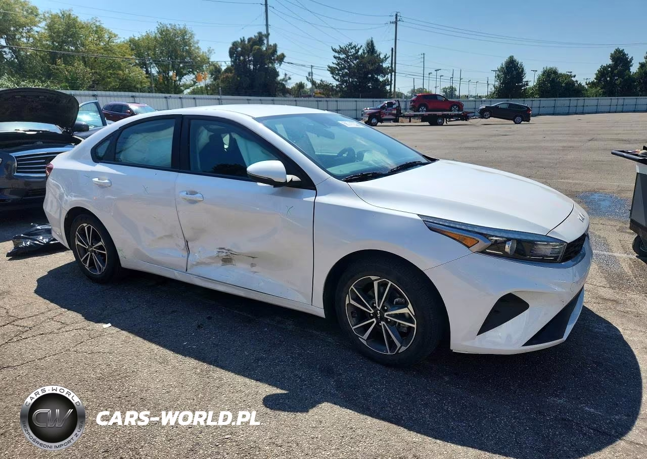 2022 Kia Forte Lxs VIN:3KPF24AD1NE465849 - 4
