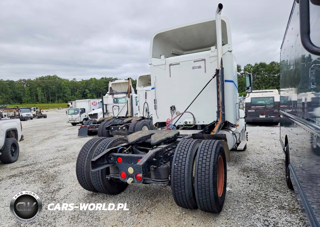 2010 Freightliner Columbia 1 - Semi Truck VIN:1FUBF0CV6ADAP0137 - 3