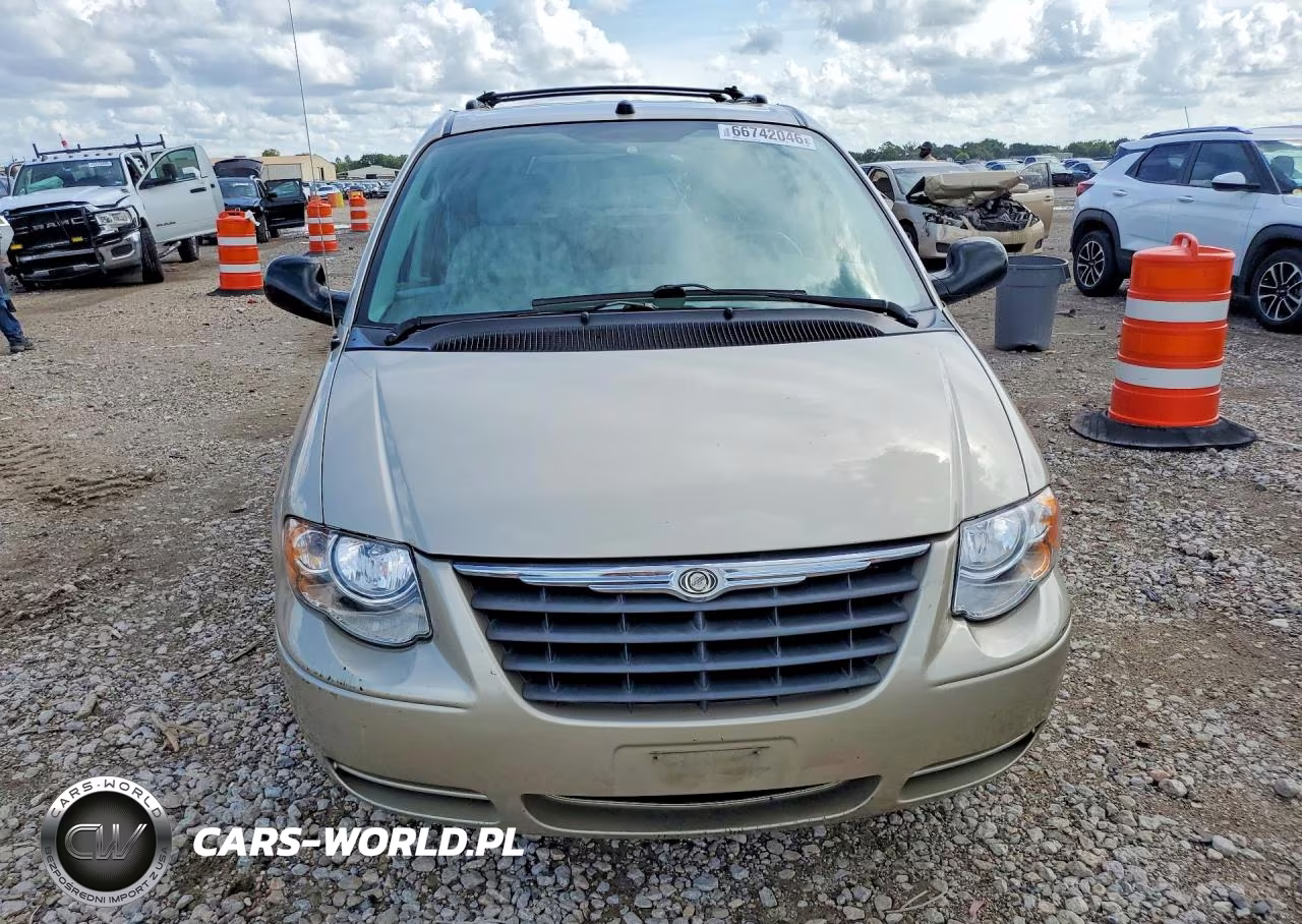 2005 Chrysler Town & Country Touring VIN:2C4GP54L65R582887 - 5