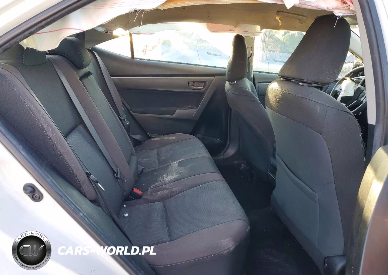 2018 Toyota Corolla Le VIN:5YFBURHE4JP788032 - 10