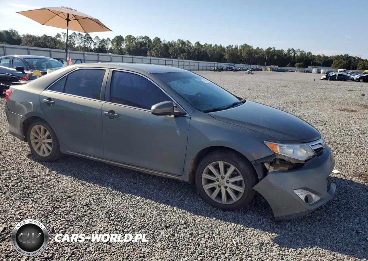 2014 Toyota Camry Xle VIN:4T1BF1FK3EU847919 - 4