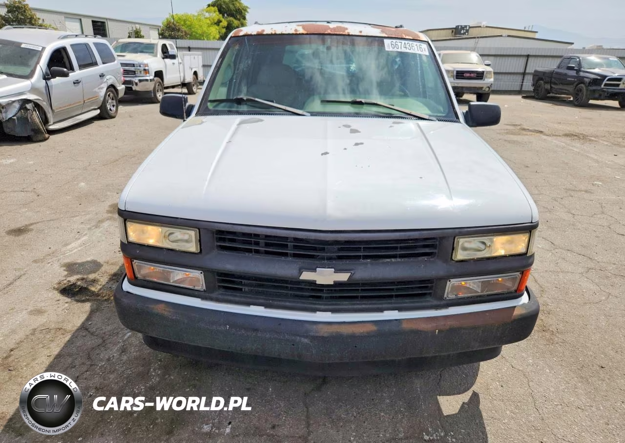 1996 Chevrolet Suburban C1500 VIN:3GNEC16R2TG137294 - 5