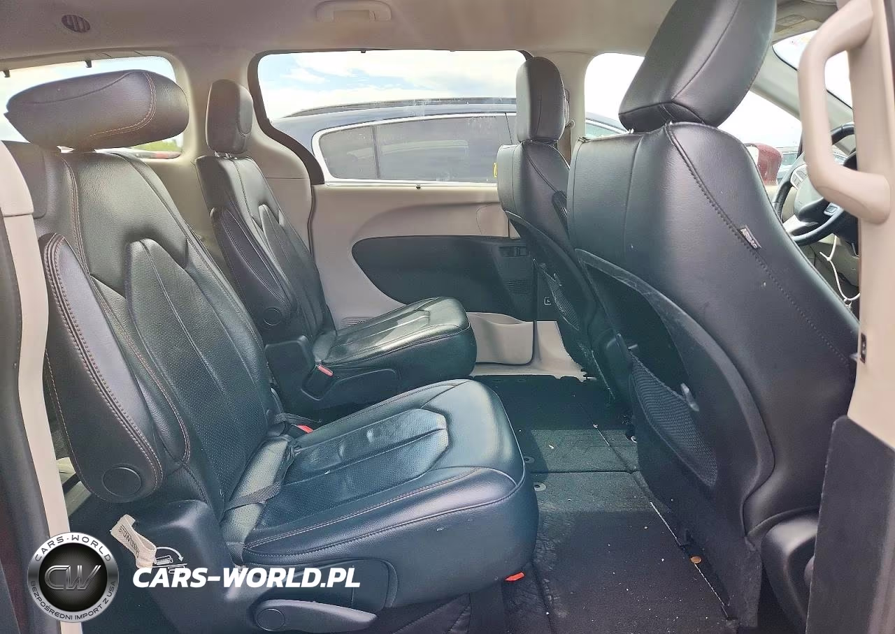 2018 Chrysler Pacifica Touring L VIN:2C4RC1BG0JR294523 - 11