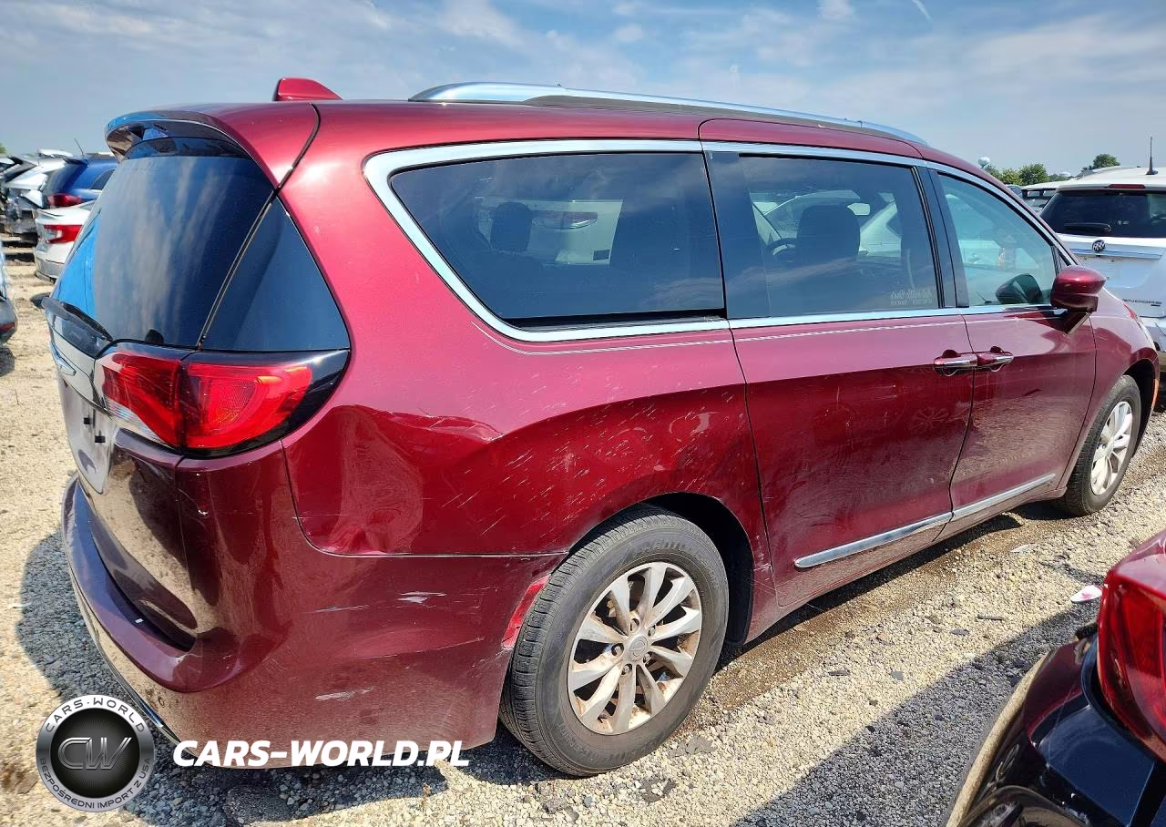 2018 Chrysler Pacifica Touring L VIN:2C4RC1BG0JR294523 - 3