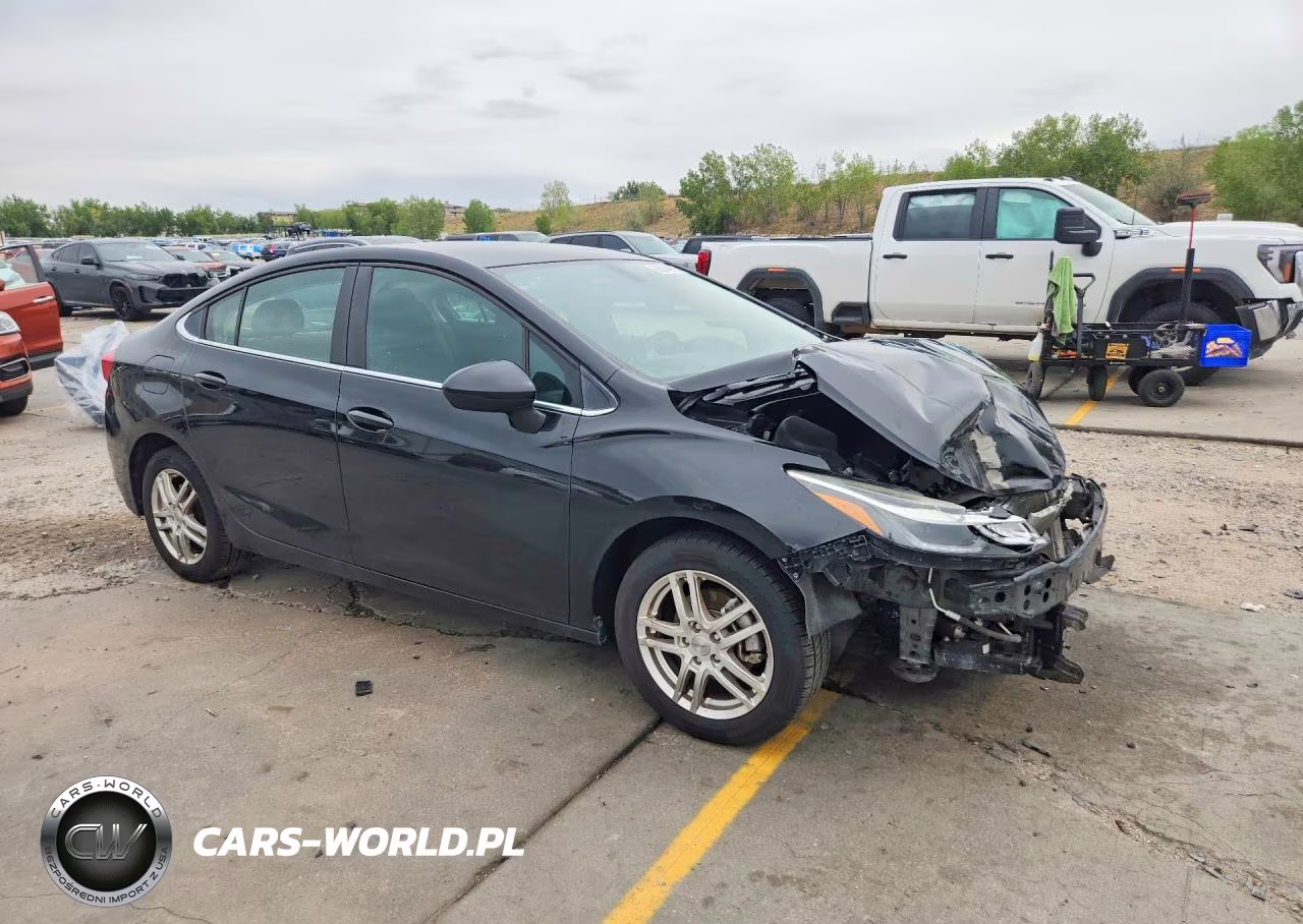 2018 Chevrolet Cruze Lt VIN:1G1BE5SM3J7167543 - 4