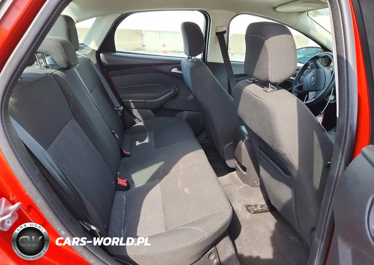 2018 Ford Focus Se VIN:1FADP3FE3JL309792 - 10