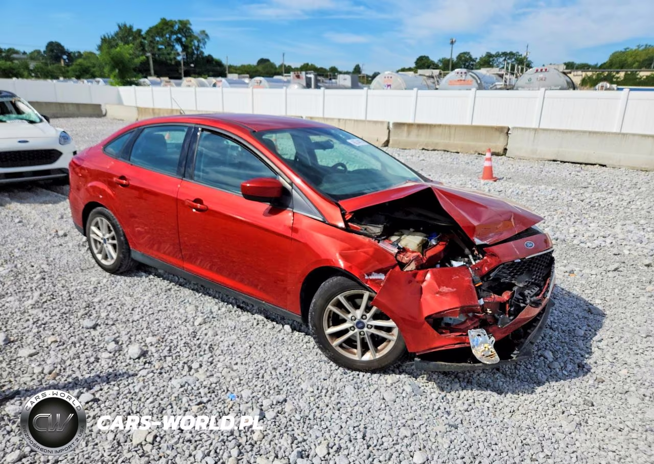 2018 Ford Focus Se VIN:1FADP3FE3JL309792 - 4