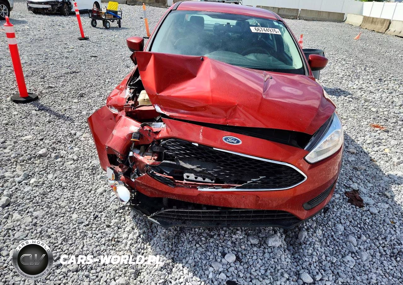 2018 Ford Focus Se VIN:1FADP3FE3JL309792 - 5