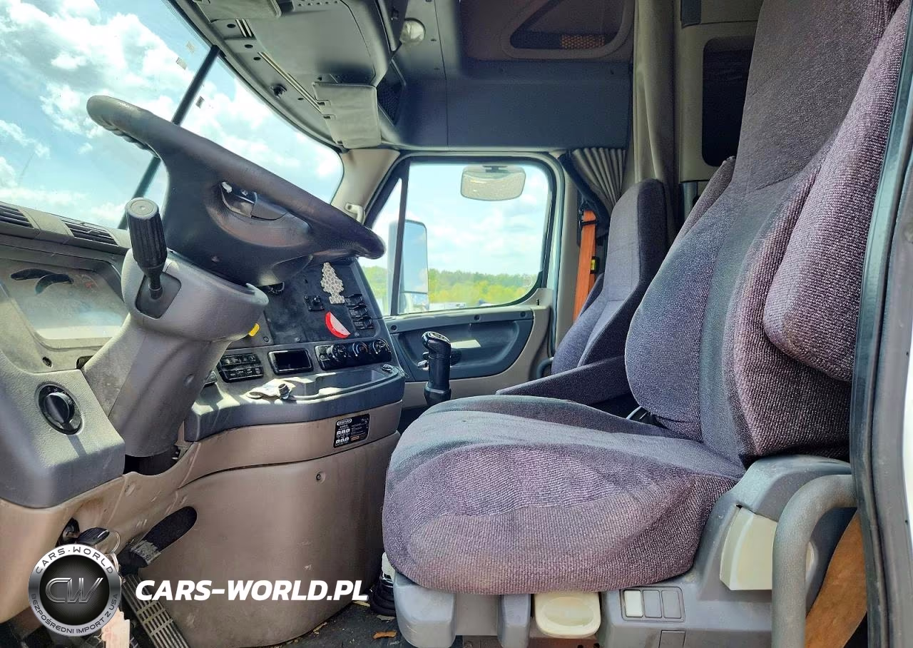 2013 Freightliner Cascadia 125 VIN:1FUJGLBG7DLFH6143 - 7