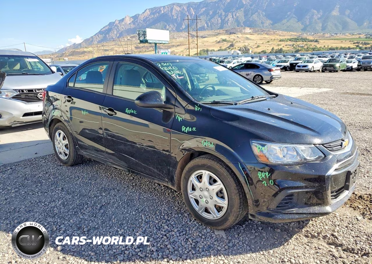 2018 Chevrolet Sonic Ls VIN:1G1JB5SH6J4123187 - 4
