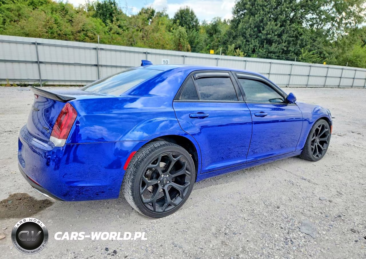 2018 Chrysler 300 S VIN:2C3CCABG4JH332299 - 3