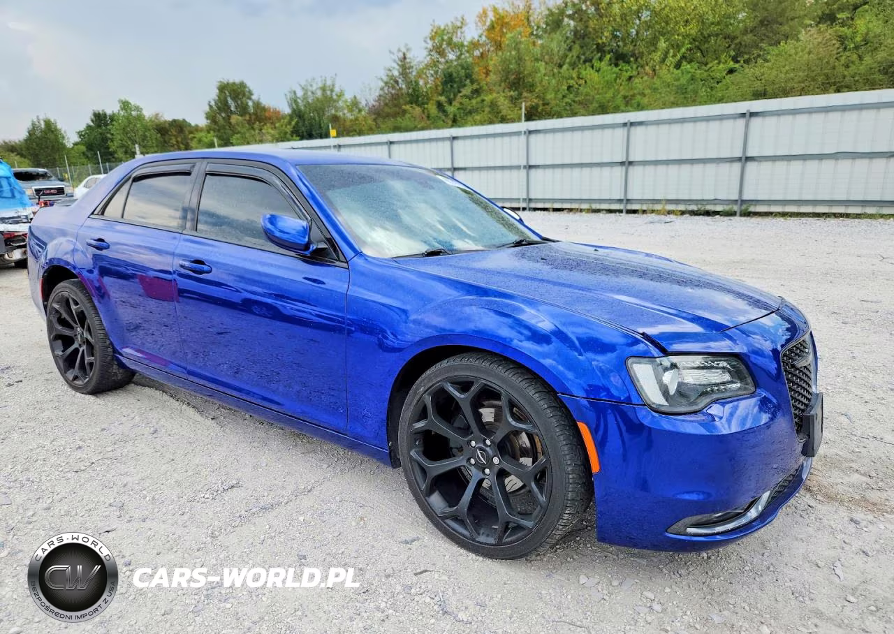 2018 Chrysler 300 S VIN:2C3CCABG4JH332299 - 4