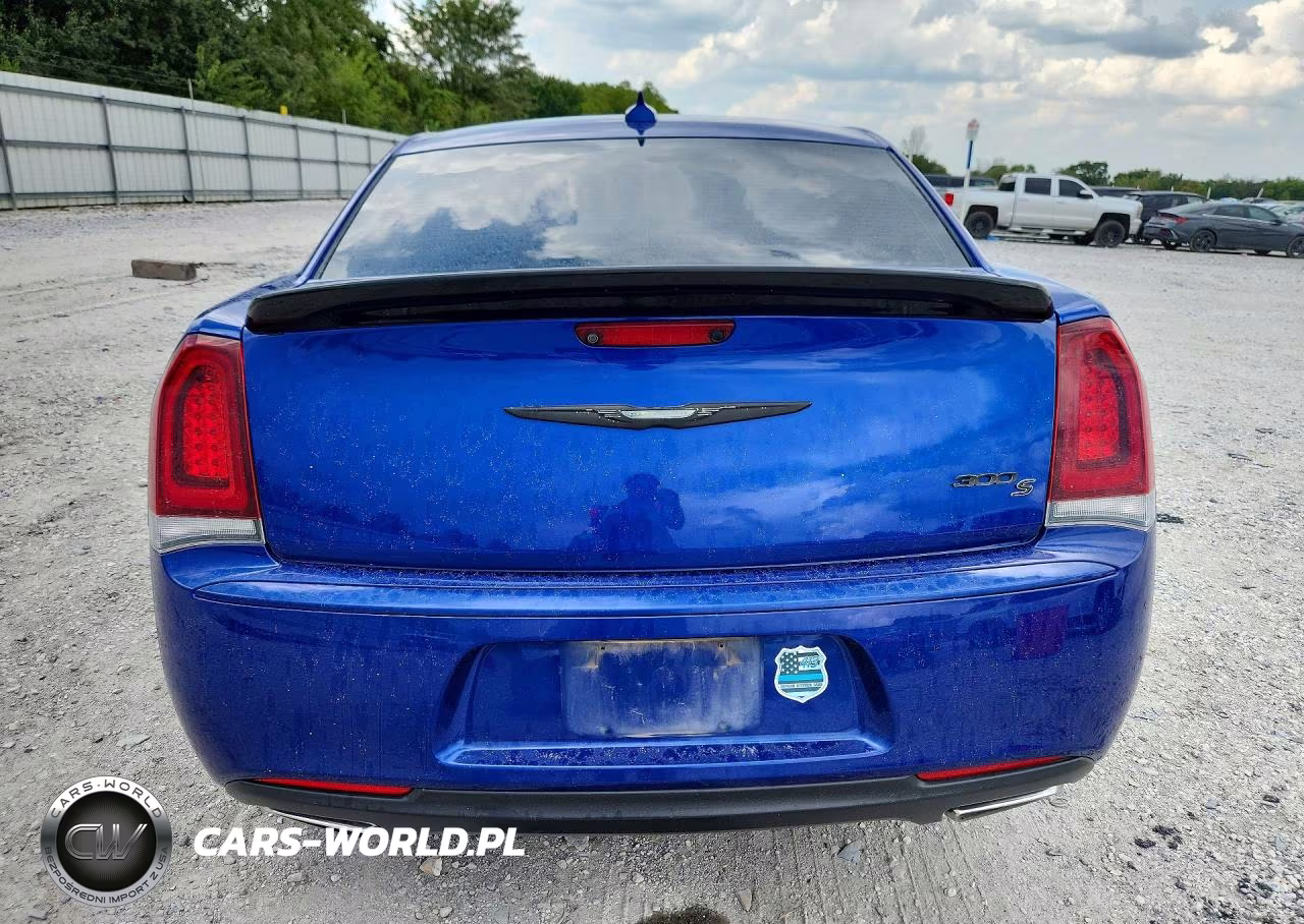 2018 Chrysler 300 S VIN:2C3CCABG4JH332299 - 6