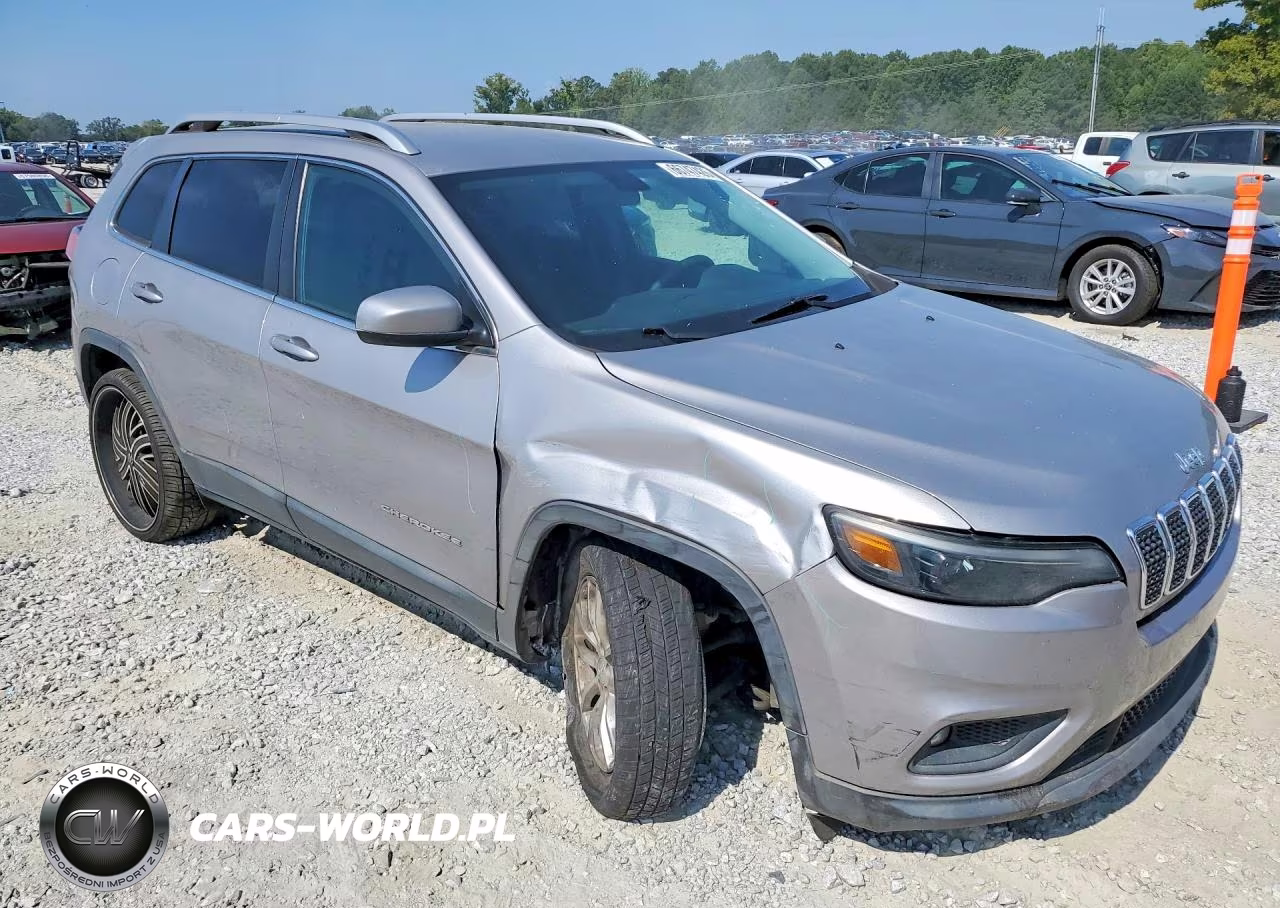 2019 Jeep Cherokee Latitude VIN:1C4PJLCB0KD144587 - 4